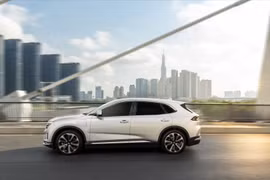 Nhận ưu đãi hơn 217 triệu đồng, khách mua VF 8 Lux tấm tắc khen “xe xịn giá ngon” 