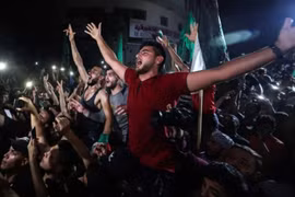 Người dân Gaza ăn mừng lệnh ngừng bắn giữa Israel và Hamas (Ảnh: Al Jazeera)