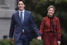 Bà Sophie Grégoire Trudeau cùng chồng, Thủ tướng Justin Trudeau (Ảnh: AP)