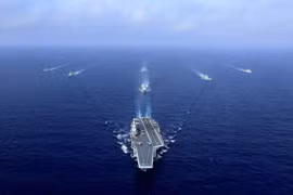Nhóm tác chiến tàu sân bay Liêu Ninh của Trung Quốc (Ảnh: AFP)
