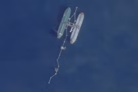 Hình ảnh vệ tinh cho thấy tàu chở dầu Skipper và một tàu khác ngoài khơi cảng Port Jose, Venezuela, vào ngày 18/11. Ảnh: Reuters.