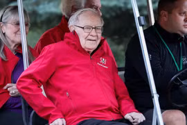 Warren Buffett nổi tiếng là một trong những nhà đầu tư thành công nhất mọi thời đại (Ảnh: WSJ)