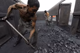 Những công nhân "phổi đen" ở Trung Quốc có mức thu nhập tháng thê thảm (Ảnh: Yahoo News)