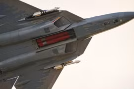 Su-57 với tên lửa chống bức xạ Kh-58UShKE trong khoang bên trong. Ảnh: MW.