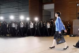 Thủ tướng Nhật Bản Sanae Takaichi đến văn phòng của bà tại Tokyo vào ngày 21/10. Ảnh: Kyodo News.