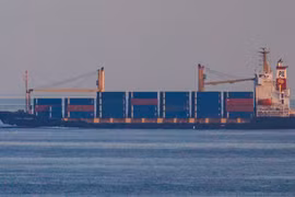 Tàu container tiếp cận eo biển Bab-el-Mandeb vào ngày 18/1/2024 tại Obock, Djibouti (Ảnh: Getty)