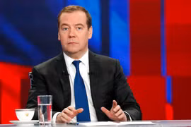 Cựu Tổng thống Nga Dmitry Medvedev nêu quan ngại về quan hệ Nga-Mỹ và tầm ảnh hưởng với sự ổn định của thế giới (Ảnh: RT)