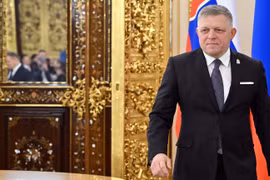 Thủ tướng Slovakia Robert Fico trong cuộc gặp với Tổng thống Nga Vladimir Putin. Ảnh: Sputnik.