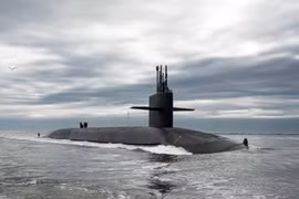 Tàu ngầm tên lửa đạn đạo lớp Ohio USS Tennessee trở về Căn cứ tàu ngầm hải quân Kings Bay, Georgia, Mỹ vào ngày 6/2/2013. Ảnh: Reuters.
