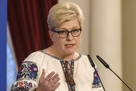 Thủ tướng Lithuania Ingrida Simonyte trong một chuyến thăm Ukraine (Ảnh: Getty)
