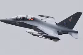 Chiến đấu cơ kiêm máy bay huấn luyện chiến đấu Yak-130 do Nga chế tạo. (Ảnh: Moscow Times)