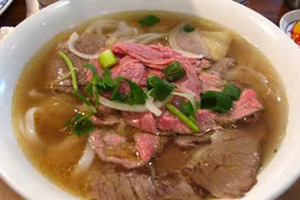 Món phở tái của nhà hàng Pho Real Kitchen and Bar tại Mỹ (Ảnh: Pho Real Kitchen and Bar/Facebook).