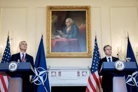 Tổng thư ký NATO Jens Stoltenberg và Ngoại trưởng Mỹ Antony Blinken trong cuộc họp báo chung tại Washington DC ngày 1/6 (Ảnh: AFP)