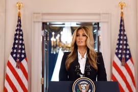 Đệ nhất phu nhân Melania Trump phát biểu tại Nhà Trắng vào ngày 10/10 tại Washington, DC. Ảnh: Getty.
