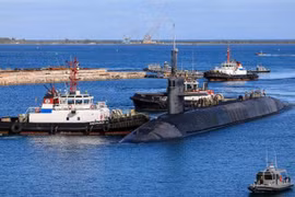 Tàu ngầm USS Nevada của Mỹ đến Guam hôm 15/1 (Ảnh: Hải quân Mỹ)