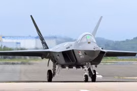 Chiến đấu cơ KF-21 của Hàn Quốc tại trụ sở của Korea Aerospace Industries ở Sacheon (Ảnh: EPA)