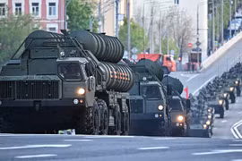 Hệ thống tên lửa đất đối không S-400 Triumph của Nga. Ảnh: Sputnik.