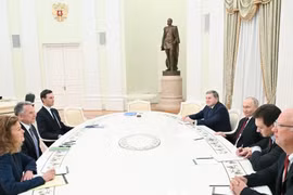 Tổng thống Nga Vladimir Putin và đặc phái viên Mỹ Steve Witkoff gặp nhau tại Điện Kremlin, ngày 2/12. Ảnh: Sputnik.