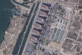 Zaporizhzhia, nhà máy điện hạt nhân lớn nhất châu Âu, bị lực lượng Nga tấn công (Ảnh: AFP)
