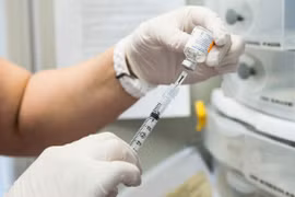 Các nhà khoa học đã đạt bước đột phá mới trong việc điều chế vaccine cúm toàn cầu (Ảnh: Insider)