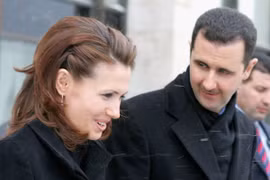 Tổng thống Syria Bashar al-Assad và vợ Asma Assad trong chuyến thăm Viện Quan hệ Đối ngoại Nhà nước Moscow vào ngày 25/1/2005. Ảnh: Getty.