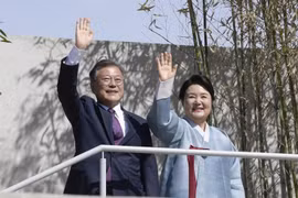 Cựu Tổng thống Hàn Quốc Moon Jae-in và vợ (Ảnh: Korea Times).