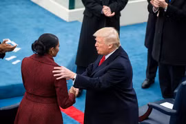Bà Michelle Obama và Tổng thống đắc cử Mỹ Donald Trump. Ảnh: NBC.