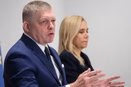 Thủ tướng Slovakia Robert Fico phát biểu với giới truyền thông tại Brussels, Bỉ vào ngày 9/1. Ảnh: Getty.