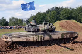 Một chiếc xe tăng T-72M4CZ của Séc. Ảnh: EP.