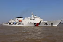 Luật hải cảnh của Trung Quốc cho phép lực lượng Hải cảnh nước này nổ súng vào tàu nước ngoài (Ảnh: SCMP)
