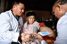 Trung Quốc được khuyến khích đẩy nhanh việc tích hợp bảo hiểm hưu trí tư nhân, tăng cường bảo hiểm y tế và hoàn thiện các chương trình chăm sóc người cao tuổi (Ảnh: Xinhua)