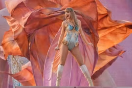 Taylor Swift trên sân khấu vào ngày 27/7/2024 tại Munich, Đức (Ảnh: Getty)