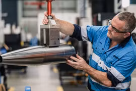 Nhà máy đạn dược NIOA ở Queensland, Australia đang sản xuất hàng chục nghìn quả đạn pháo (Ảnh: FT)