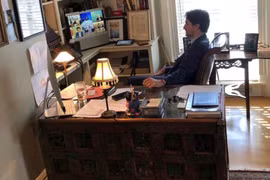 Thủ tướng Trudeau họp trực tuyến cùng lãnh đạo các nước G7 tại căn biệt thự cổ Rideai Cottage (Ảnh: Reuters)