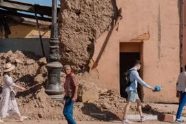 Một ngôi nhà bị phá hủy ở khu phố Sidi Mimoun, Marrakesh, Morocco vào Chủ nhật (Ánh: WSJ)
