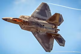 Một chiếc F-22 Raptor của Không quân Mỹ trong quá trình bay. Ảnh: US Air Force.