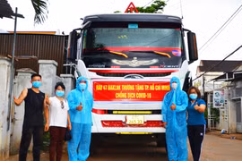 Tiễn các bác tài chở rau từ Đắk Lắk đi TP HCM