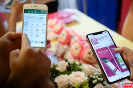 Người dùng ví MoMo cần cung cấp các thông tin gồm: Ảnh chụp mặt trước và sau CMND/CCCD/hộ chiếu còn thời hạn để xác thực tài khoản. Ảnh: Nhật Thy.