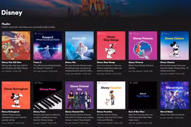 Người sử dụng Spotify có thể chọn cho mình những giai điệu vui tươi tràn ngập không khí mùa lễ hội. Ảnh chụp màn hình giao diện Disney Hub.
