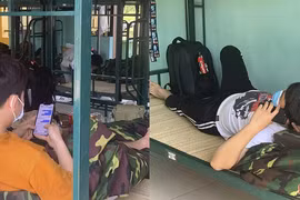 Số lượng công dân đang thực hiện cách ly y tết tại hệ thống doanh trại quân đội đạt hơn 30% sức chứ. Ảnh: Hồ Xuân Mai.
