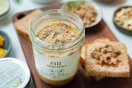 Nhiều người bị ngộ độc botulinum sau khi ăn sản phẩm pate Minh Chay (Ảnh: Cục ATVSTP)