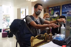 Công an TP. Hà Nội lưu ý người dân không được có thái độ kỳ thị với du khách nước ngoài đến từ các vùng dịch.
