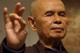 Ông Thích Nhất Hạnh (tên khai sinh Nguyễn Xuân Bảo, sinh ngày 11/10/1926) là một thiền sư, giảng viên, nhà văn, nhà thơ, nhà khảo cứu, nhà hoạt động xã hội, và người vận động cho hòa bình người Việt Nam. 