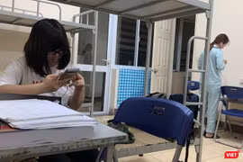 Môt phòng khu cách ly cho người nhập cảnh vào Việt Nam, đặt tại Pháp Vân - Tứ Hiệp, chỉ có tối đa 4 người. Ảnh: Anh Lê.