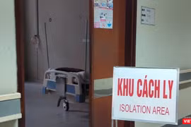 Ngay trong tối 9/4, CDC Hà Nội đã tiến hành lấy mẫu xét nghiệm SARS-CoV-2 cho các trường hợp F1 liên quan ca bệnh 254. 