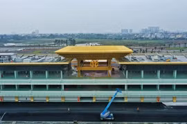 Tòa nhà Pit-công trình quan trọng nhất của trường đua đang hoàn tất. Đây là nơi làm việc của các đội đua, quan chức, trọng tài trong 1 tuần diễn ra chặng đua. Ảnh: VGPC.