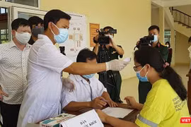 Thủ tướng yêu cầu các địa phương cân nhắc, thận trọng việc thu phí cách ly đối với người đến từ các địa phương trong nước. Ảnh: Hồ Xuân Mai.