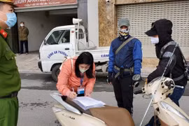 Ảnh minh họa Chỉ một vài trường hợp vi phạm rất rõ ràng lỗi ra đường không vì mục đích thiết yếu thì mới cần phải xử phạt. 