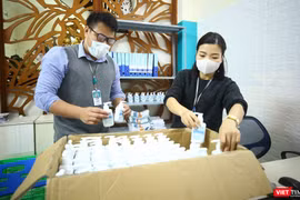 Chuyển hàng vào Sơn Lôi.