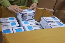 Liên tiếp phát hiện các vụ việc găm hàng, buôn lậu mặt hàng khẩu trang trong thời kì dịch bệnh do virus Corona chủng mới hiện nay. Ảnh: Bình An.